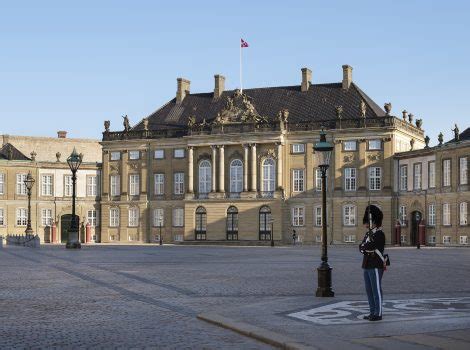 kongevagt|Vagtskiftet på Amalienborg